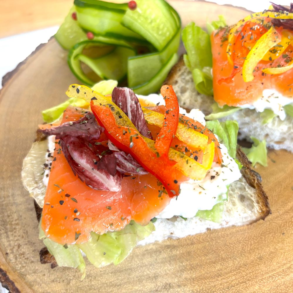 水切り甘酒ヨーグルトのオープンサンド