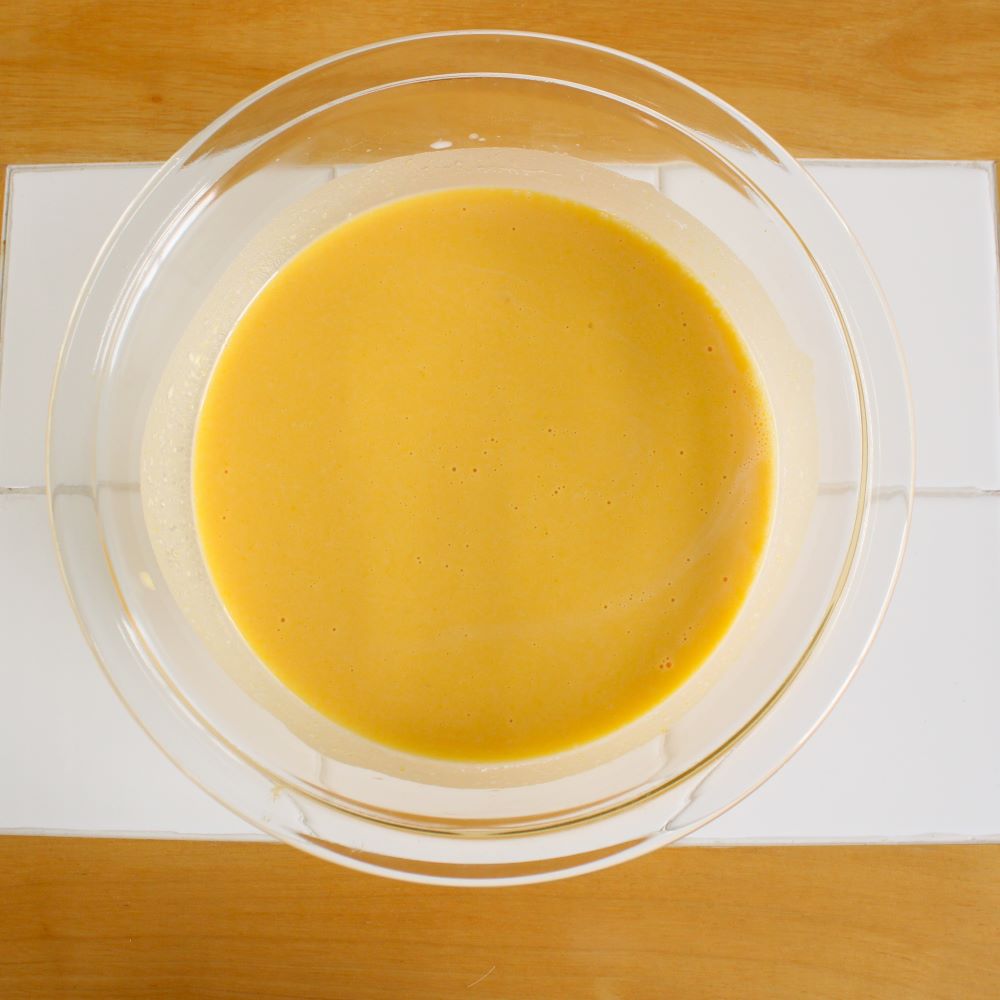 1.に裏ごししたかぼちゃ甘酒、卵を入れ混ぜて、濾します。