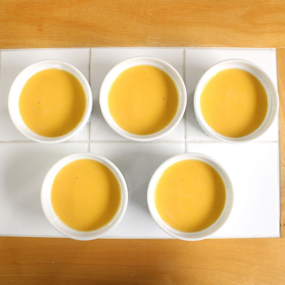 器に流し入れます。