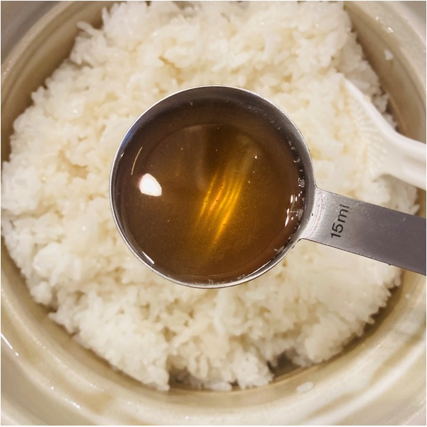 米は水を少し少なくやや硬めに炊きます。炊き上がったら○を入れてよく混ぜます。